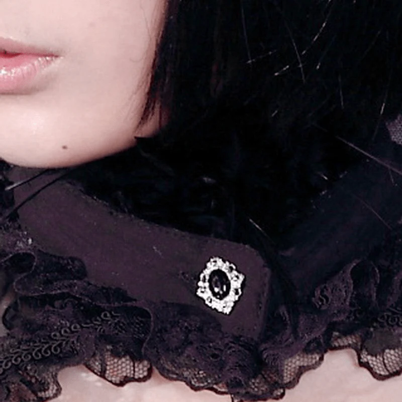 Women's Vintage Cape In Fine Lace - Image 5