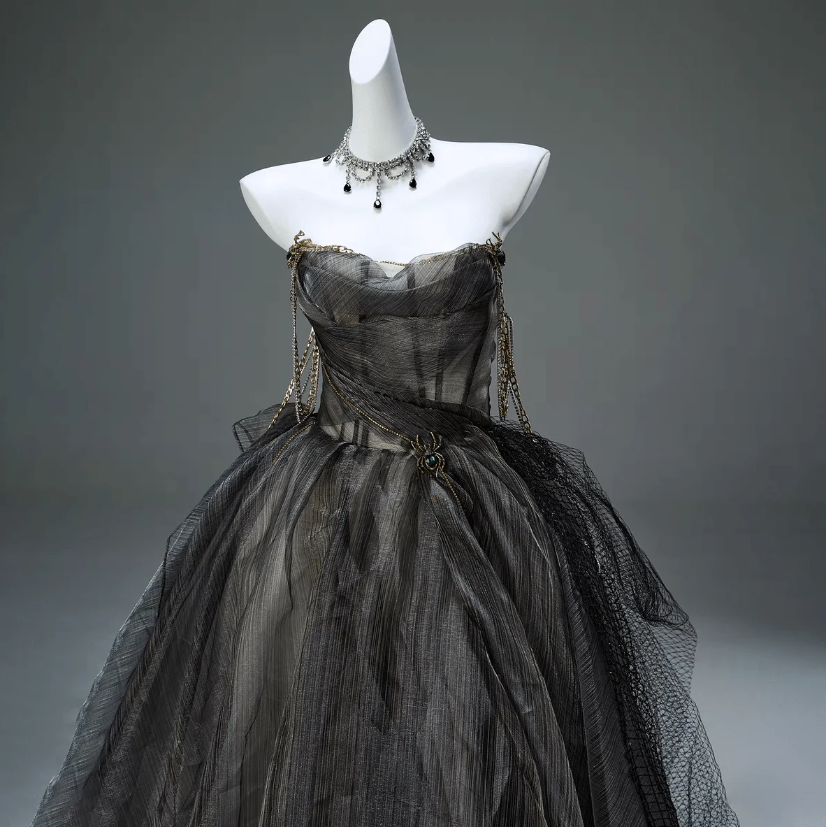 Women's Custom-made Gothic Strapless Multi-layered Tulle Gown Wedding Dress with Spider Chain - Image 4