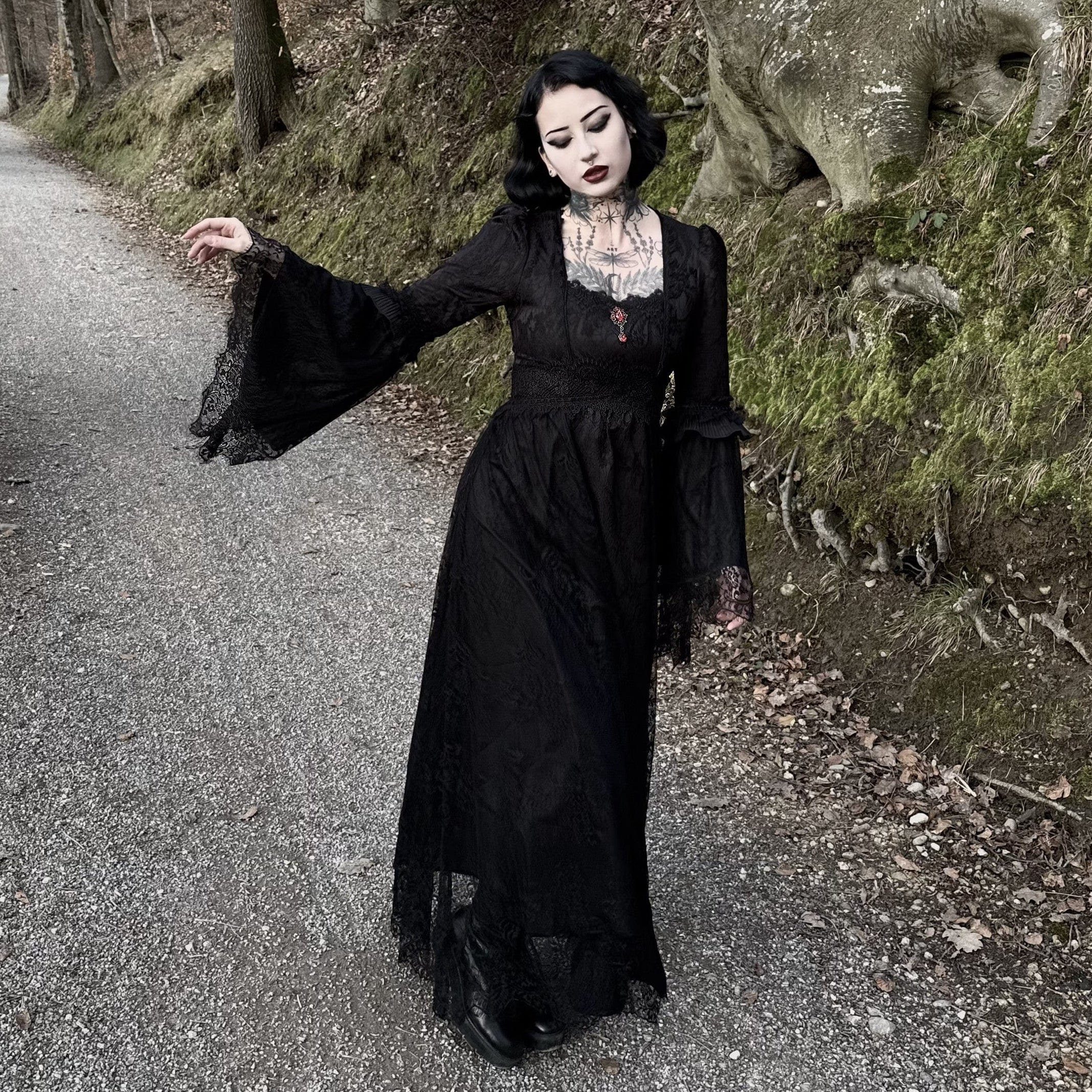Women’s Gothic Floral Embroidered Lace Splice Wedding Dress - Image 9