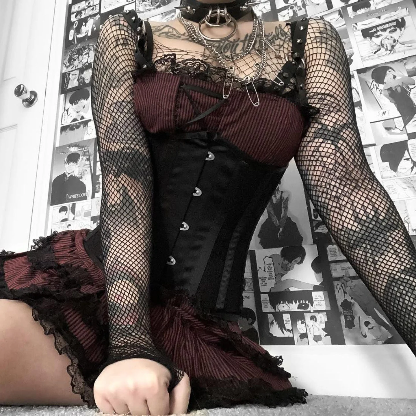 Women's Gothic Floral Satin Underbust Corset - Image 4