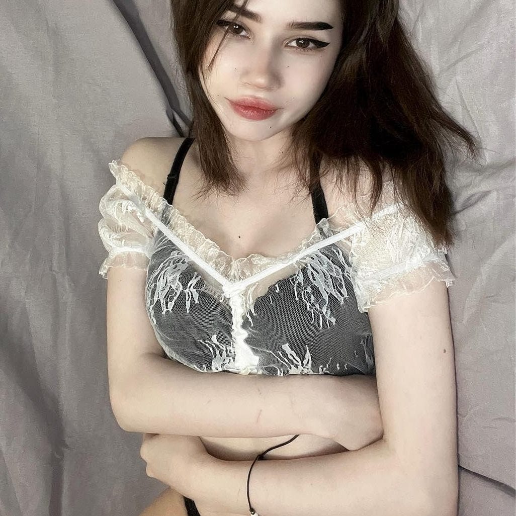 Women's Gothic Off Shoulder Sheer Lace Bustier - Image 3
