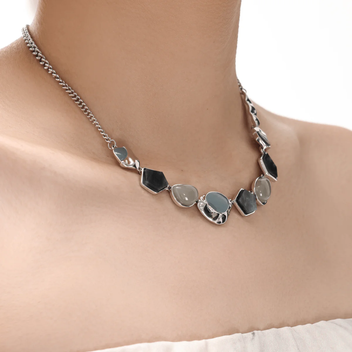 Women's Grunge Star Rhinestone Necklace - Image 4